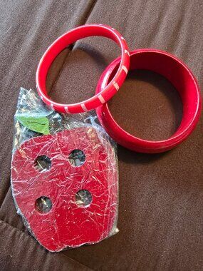 Red Apple Teacher Accessory Set Wooden Bangle Bracelets & Apple Decor GUC